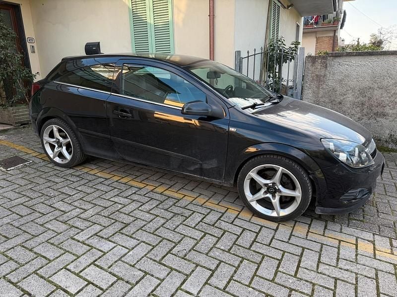 Usata 2007 Opel Astra GTC Berlina | 2500 € (Ottimo prezzo) - Immagine 1/4