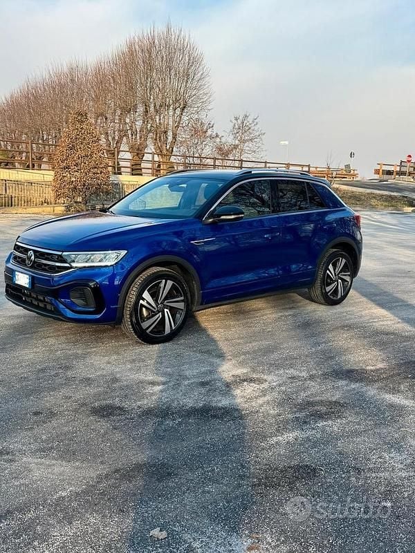 Usata VW T-Roc R-line 150 CV (110 kW) 2023 Blu SUV