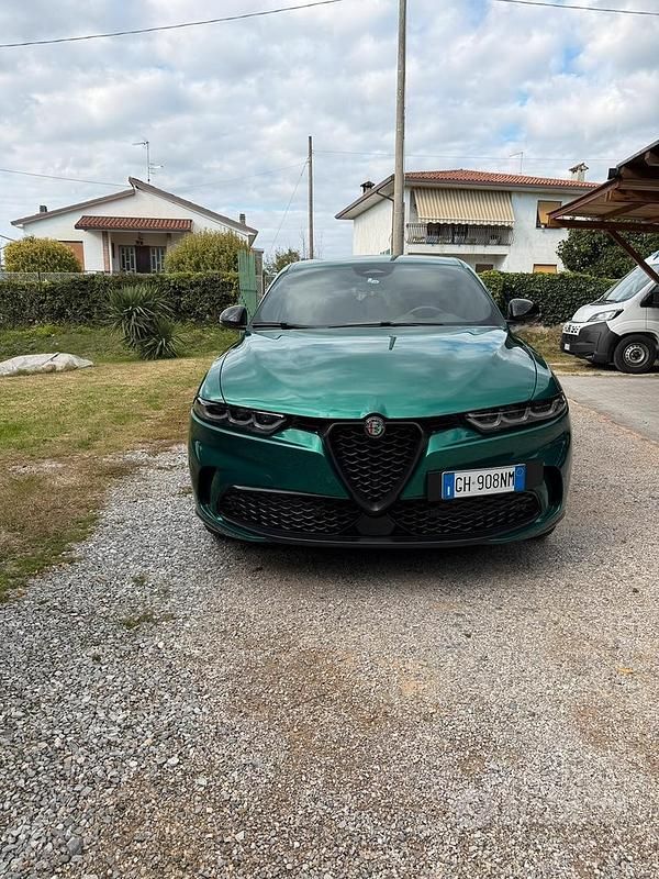 Verde Usata 2022 Alfa Romeo Tonale SUV | 28.000 € (Cara) - Immagine 1/4
