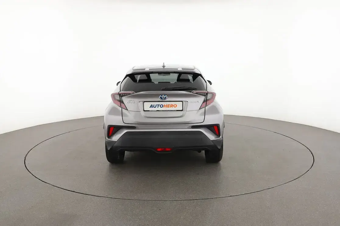 Usata Toyota C-HR Lounge 122 CV (89 kW) 2018 Argento SUV