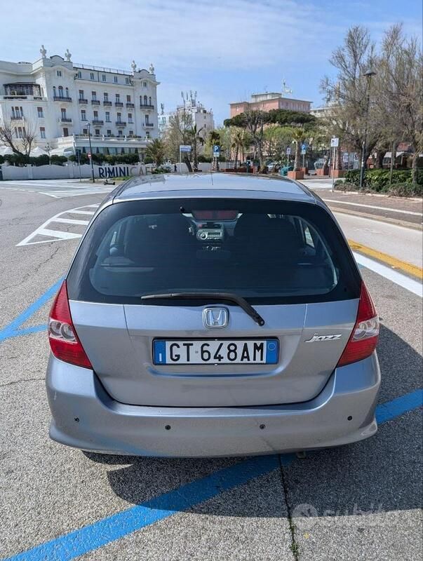 Usata Honda Jazz 78 CV (57 kW) 2006 Grigio Utilitaria