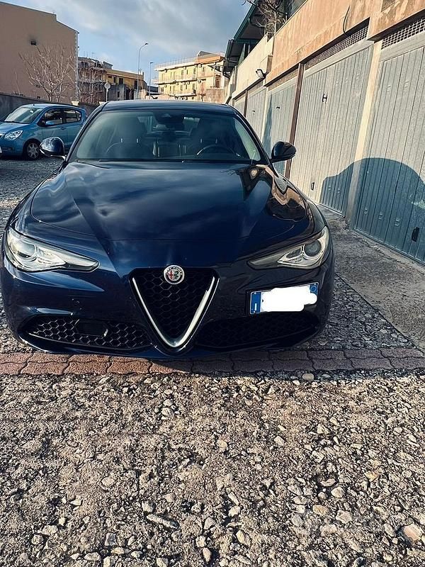 Usata Alfa Romeo Giulia 160 CV (117 kW) 2019 Blu Berlina