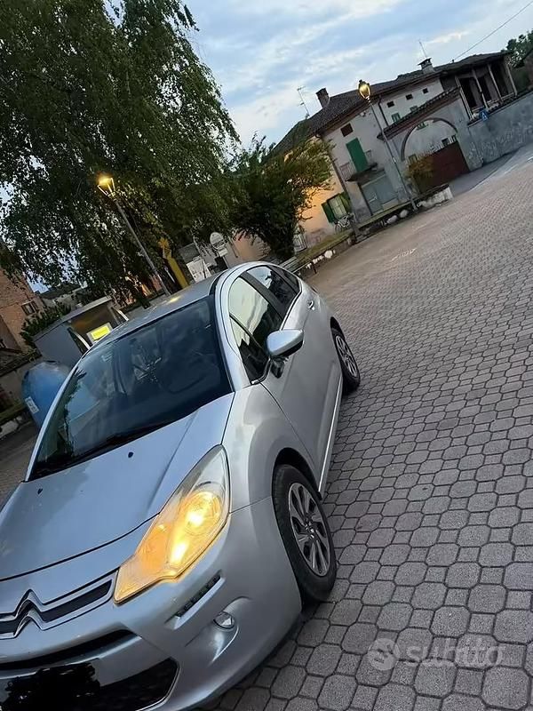 Begagnad Citroën C3 2016 Grå Sedan