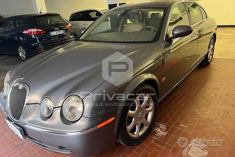 Grigio Usata 2004 Jaguar S-Type Classic Tre volumi | 5490 € (Buon prezzo) - Immagine 1/4