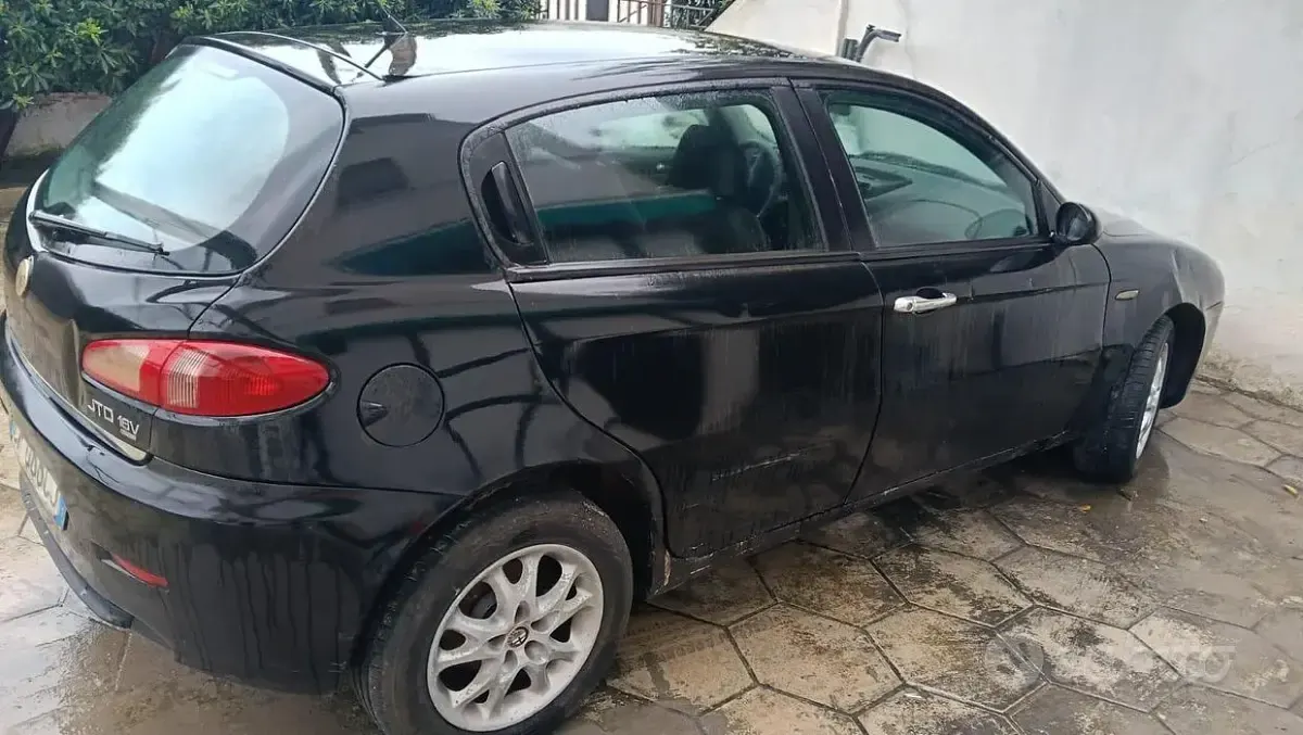 Usata Alfa Romeo 147 140 CV (102 kW) 2003 Nero Utilitaria