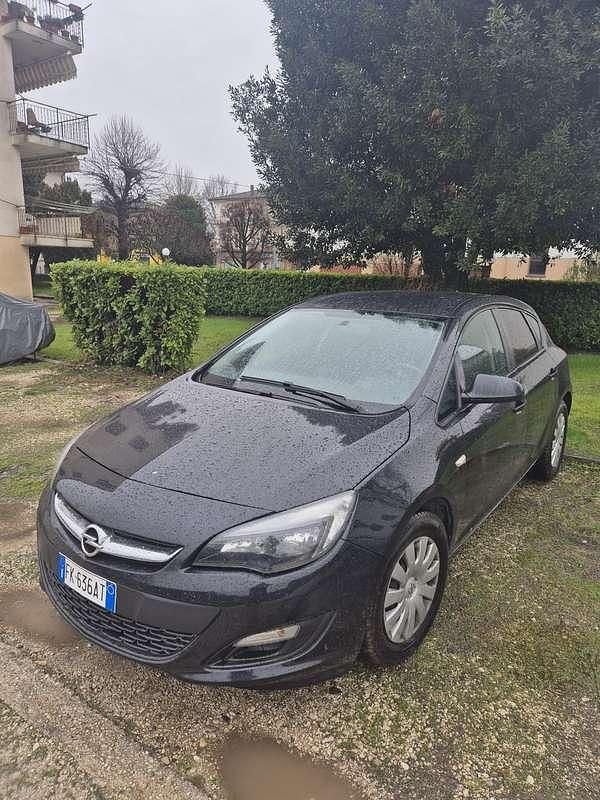 Usata Opel Astra 101 CV (74 kW) 2015 Berlina