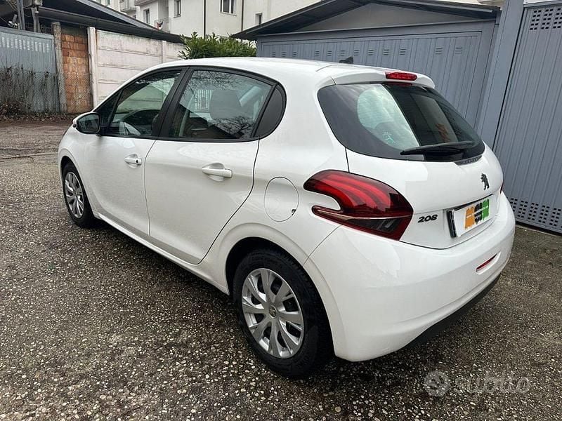 Usata Peugeot 208 Active 102 CV (75 kW) 2019 Bianco Utilitaria