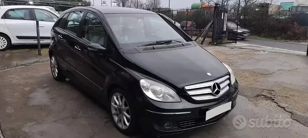 Usata Mercedes 200 Chrome 140 CV (102 kW) 2007 Nero Monovolume