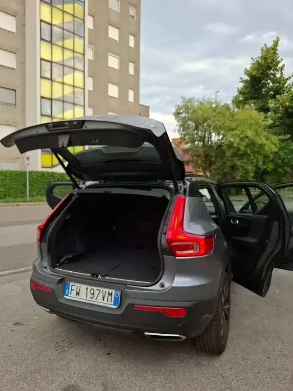 Usata Volvo XC40 R-Design 247 CV (181 kW) 2019 Grigio SUV