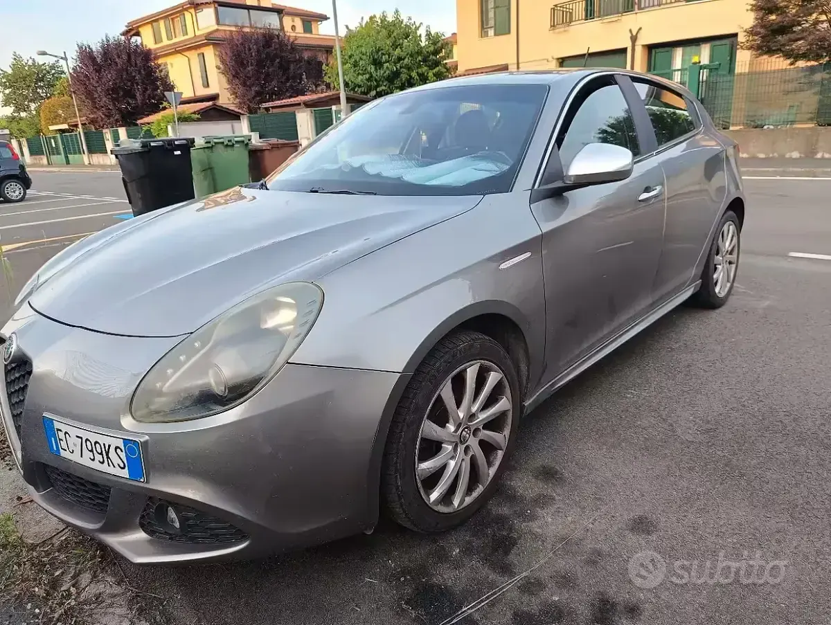 Usata Alfa Romeo Giulietta 170 CV (125 kW) 2010 Grigio Utilitaria