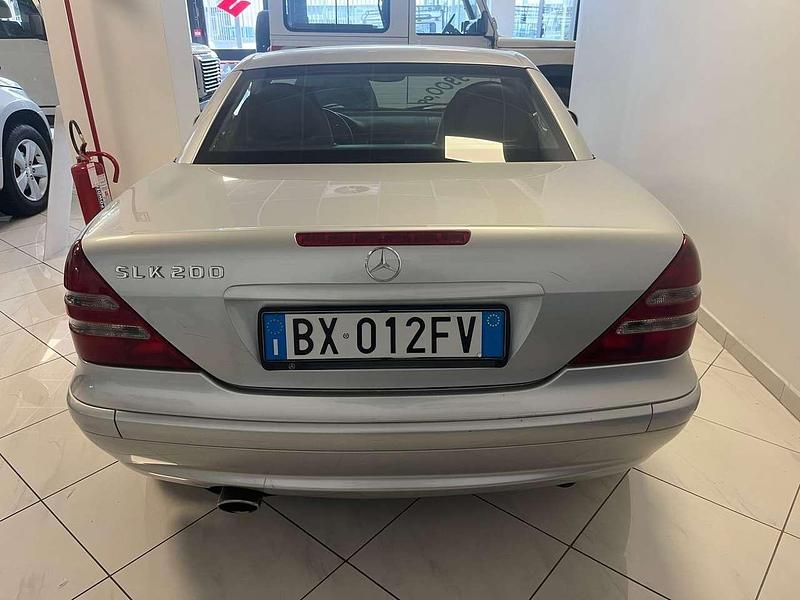 Usata Mercedes SLK200 163 CV (119 kW) 2001 Argento Cabrio