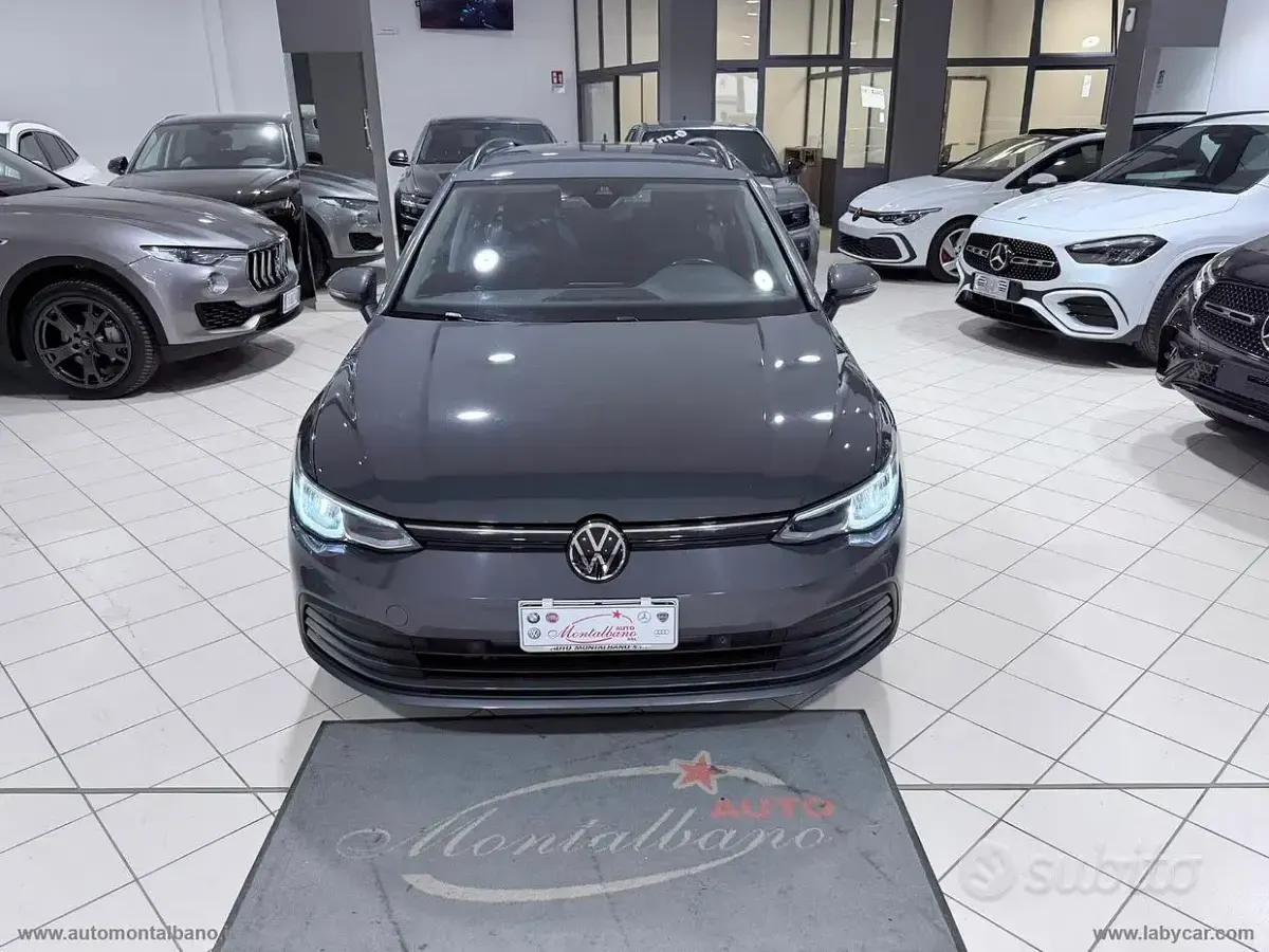 Usata VW Golf VIII Life 116 CV (85 kW) 2022 Grigio Station wagon