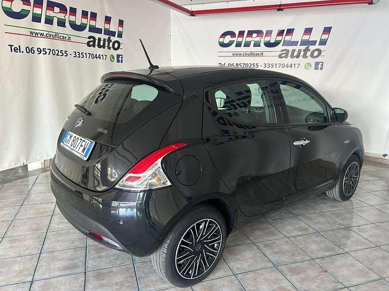 Usata Lancia Ypsilon Gold 69 CV (50 kW) 2023 Nero metallizzato Utilitaria