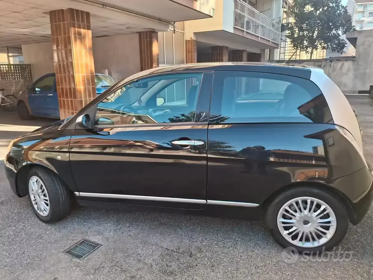 Usata Lancia Ypsilon 69 CV (50 kW) 2007 Nero Utilitaria