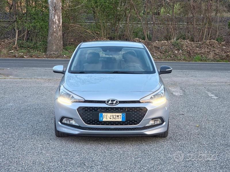 Usata Hyundai i20 GO! 75 CV (55 kW) 2016 Grigio Berlina