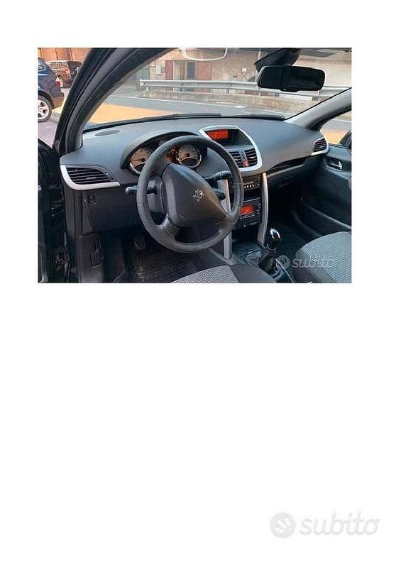 Gebraucht Peugeot 207 68 PS (50 kW) 2010 Limousine