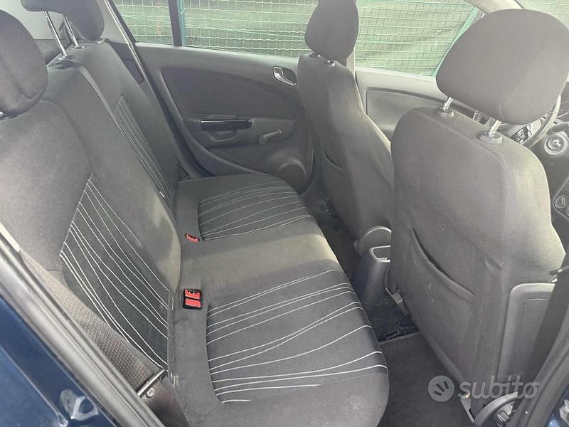 Usata Opel Corsa Edition 75 CV (55 kW) 2010 Nero Berlina