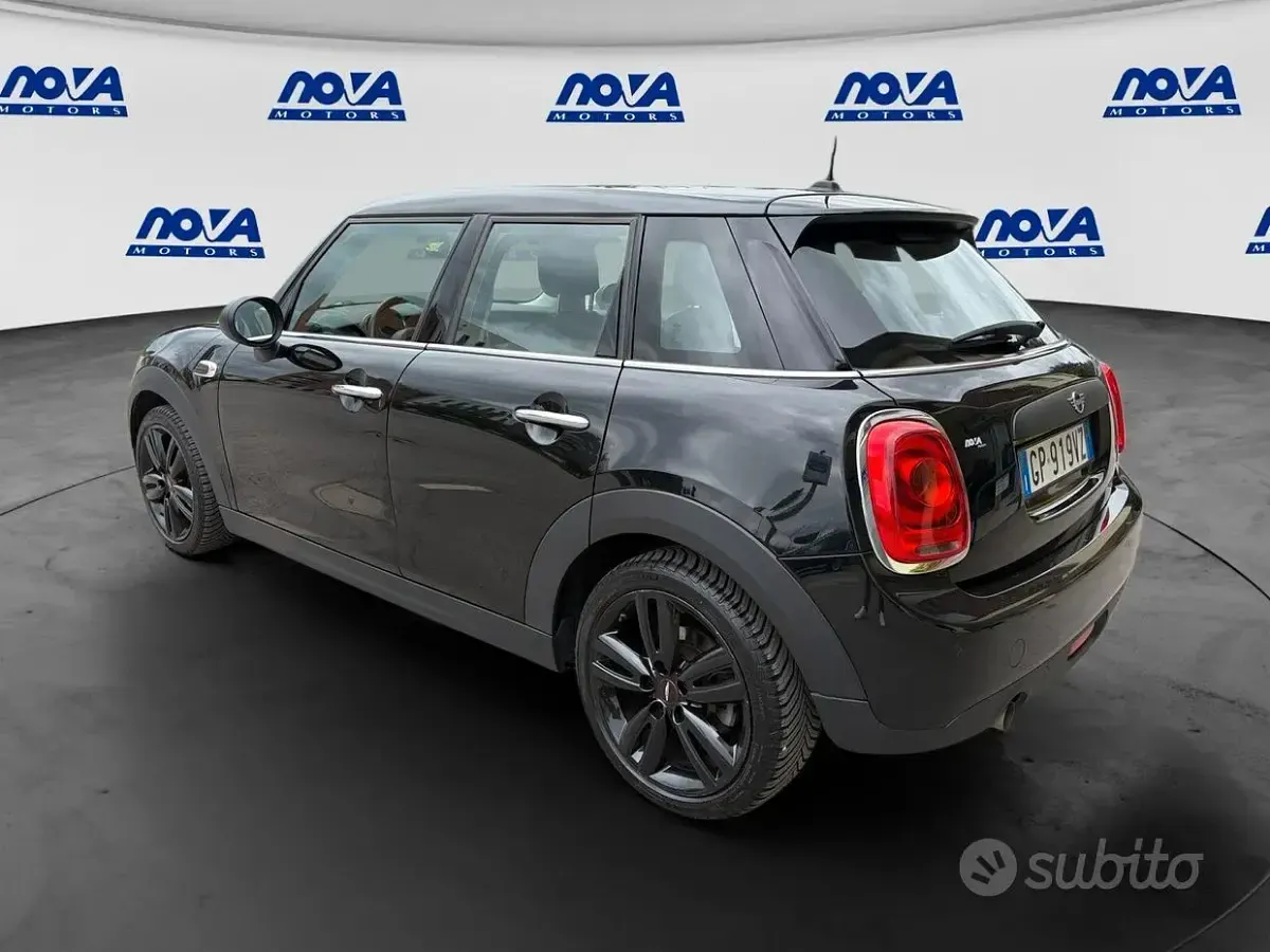 Usata Mini ONE 75 CV (55 kW) 2018 Nero Utilitaria