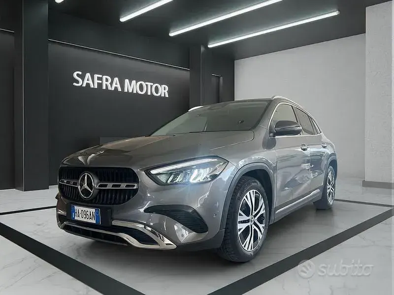 Usata Mercedes GLA200 150 CV (110 kW) 2025 Grigio SUV