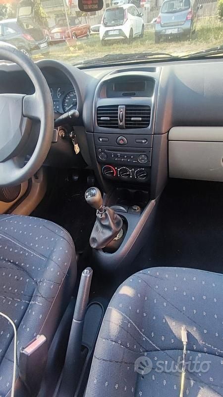 Usata Renault Clio II 82 CV (60 kW) 2004 Nero Berlina