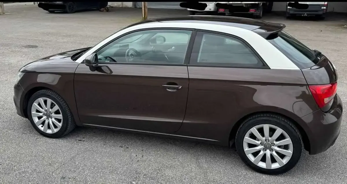 Usata Audi A1 Ambition 90 CV (66 kW) 2014 Marrone Utilitaria