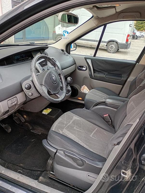 Usata Renault Scénic II 100 CV (73 kW) 2005 Monovolume