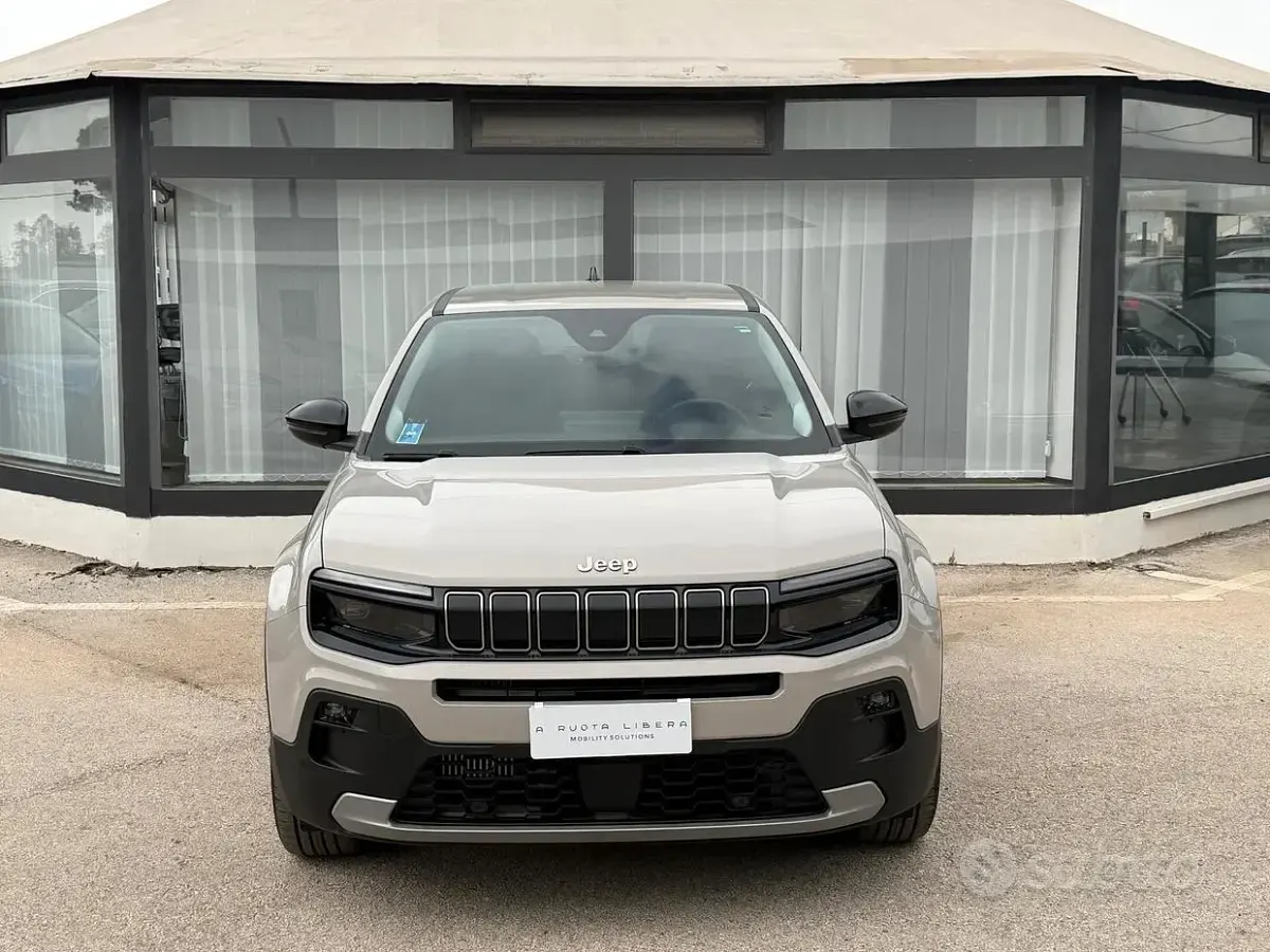 Usata Jeep Avenger Summit 101 CV (74 kW) 2025 Beige SUV