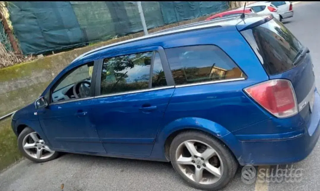Usata Opel Astra 120 CV (88 kW) 2006 Bluazzurro Station wagon