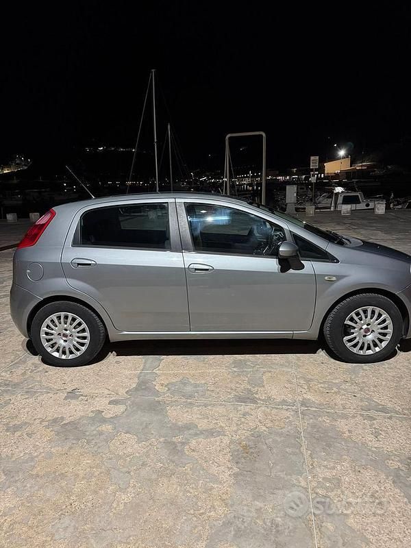 Usata Fiat Grande Punto 90 CV (66 kW) 2008 Grigio Utilitaria