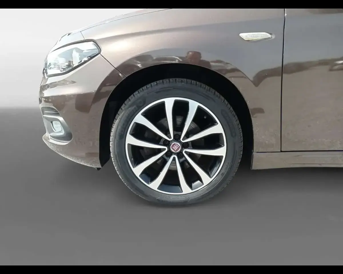Usata Fiat Tipo Opening Edition 120 CV (88 kW) 2016 Bronzo met. Berlina