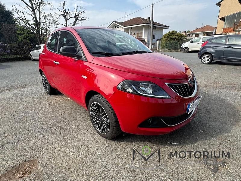 Usata Lancia Ypsilon Silver 69 CV (50 kW) 2023 Rosso Utilitaria