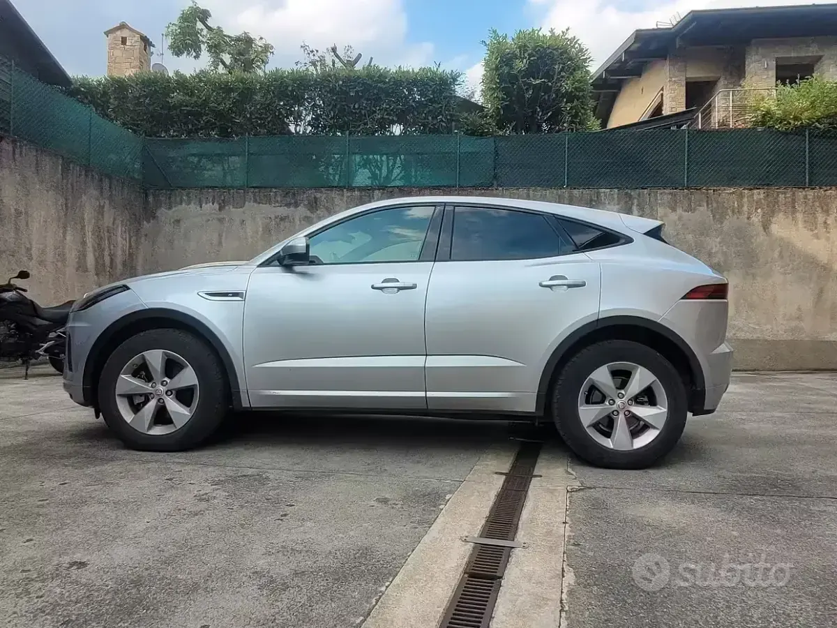 Usata Jaguar E-Pace R-Dynamic 150 CV (110 kW) 2019 Grigio SUV