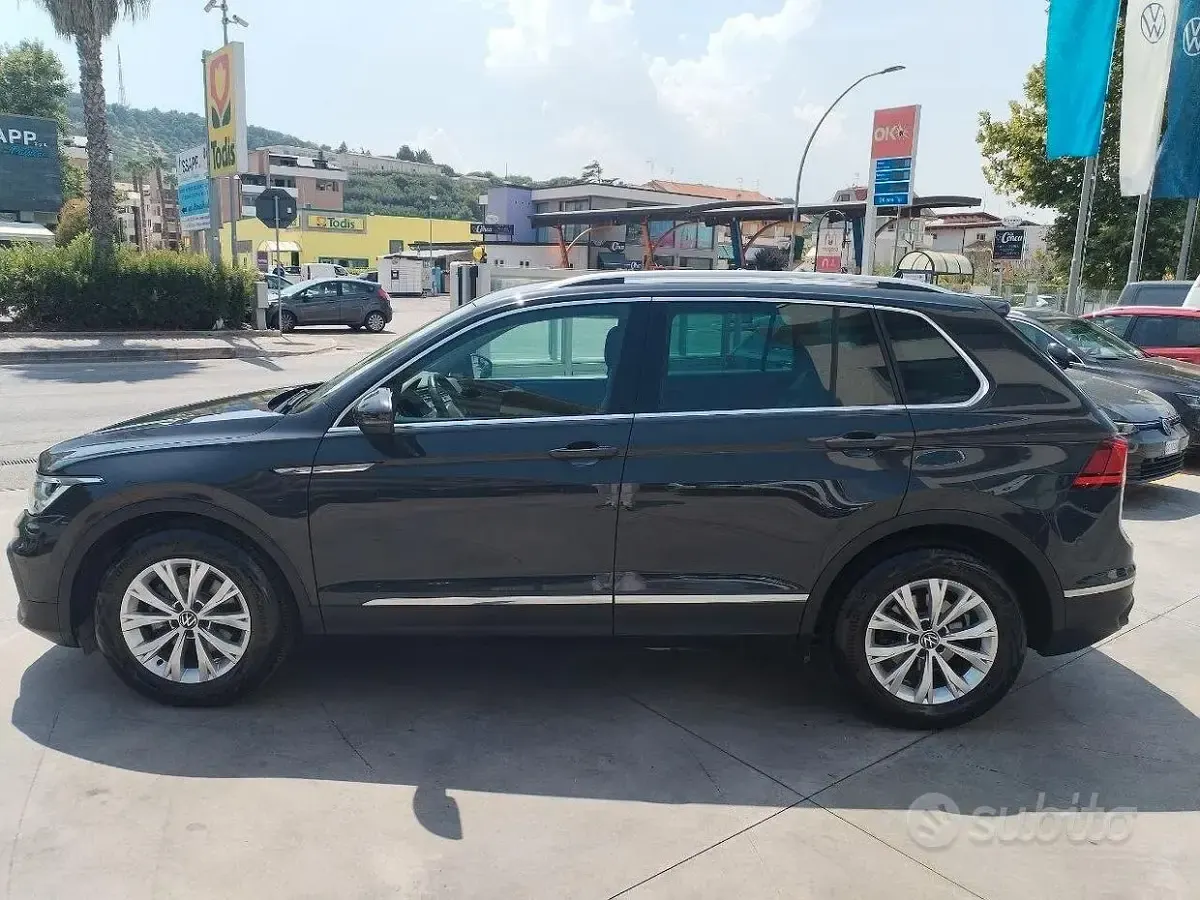 Usata VW Tiguan Life 150 CV (110 kW) 2022 Dolphin grey met. SUV