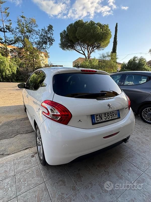 Usata Peugeot 208 Sport 68 CV (50 kW) 2013 Bianco Utilitaria