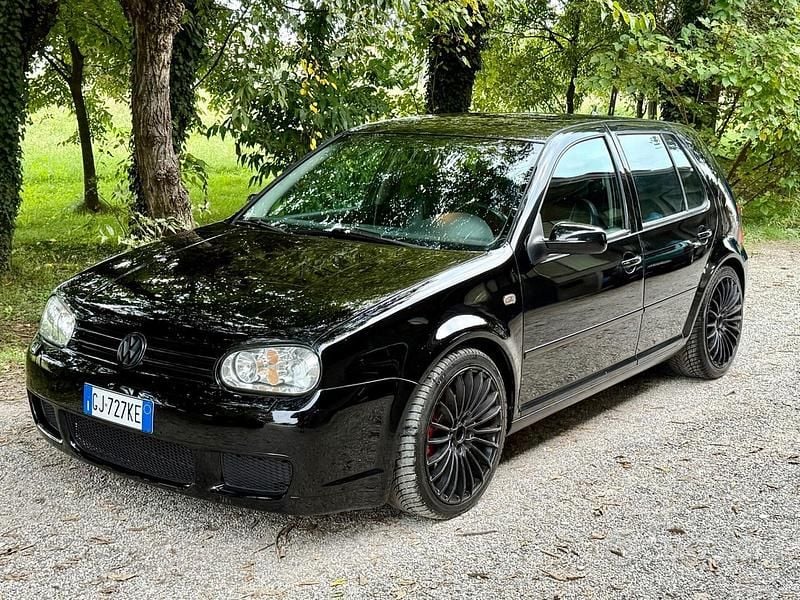 Nero Usata 1999 VW Golf IV Tre volumi | 9000 € (Buon prezzo) - Immagine 1/4