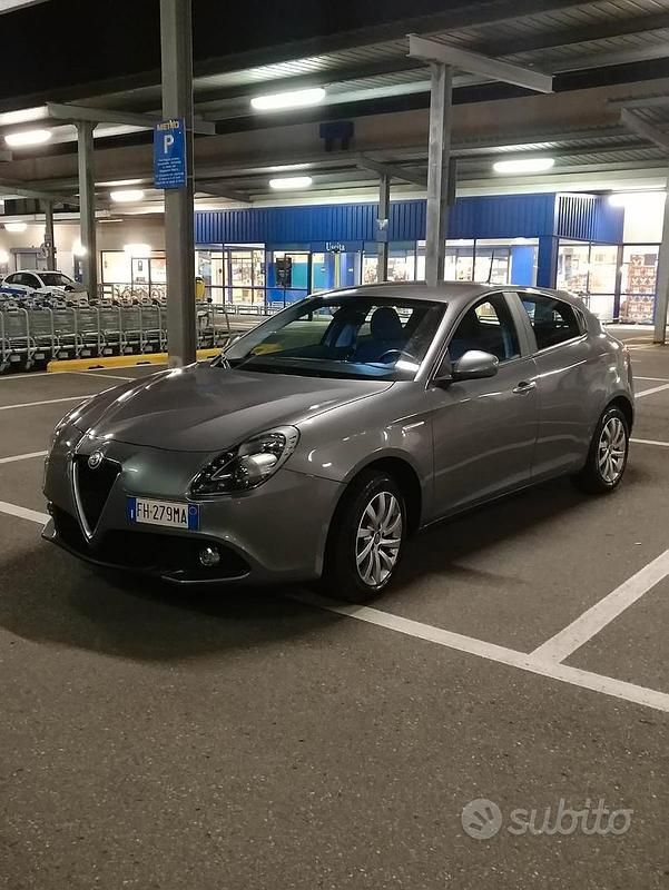 Usata Alfa Romeo Giulietta Super 120 CV (88 kW) 2017 Grigio Utilitaria