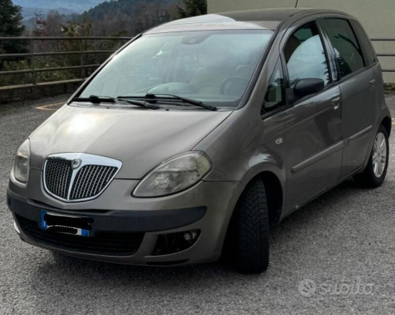 Bronzo Usata 2005 Lancia Musa Monovolume | 2000 € (Super prezzo) - Immagine 1/4