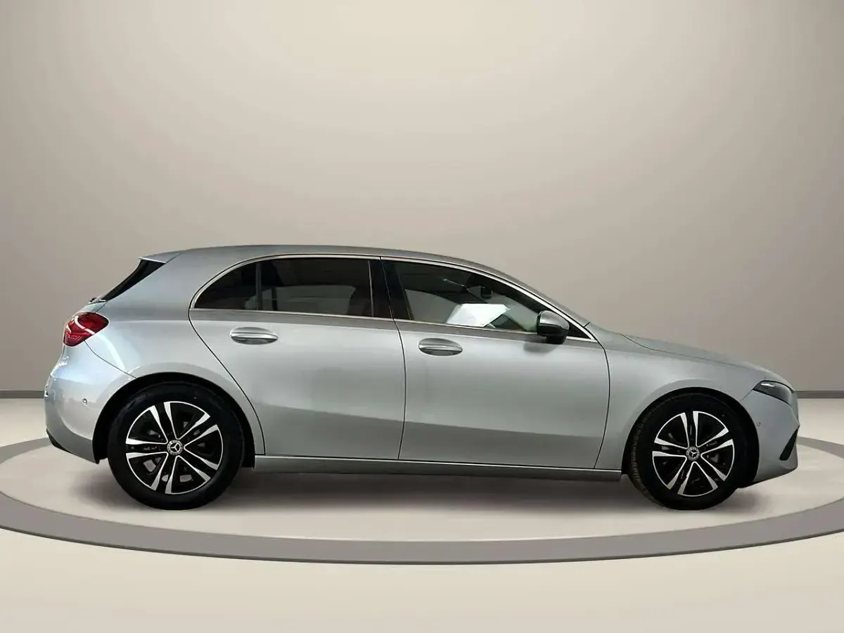 Nuova Mercedes A180 Advanced 116 CV (85 kW) 2025 Grigio / metallizzato Berlina