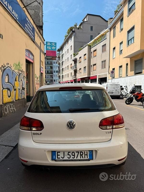 Usata VW Golf VI 122 CV (89 kW) 2011 Bianco Utilitaria