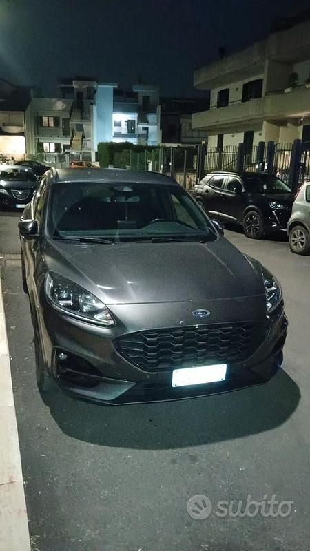 Usata Ford Kuga 120 CV (88 kW) 2023 Grigio SUV