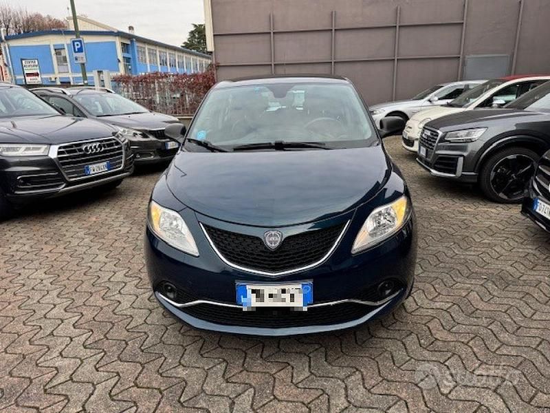 Usata Lancia Ypsilon Silver 69 CV (50 kW) 2017 Blu Utilitaria