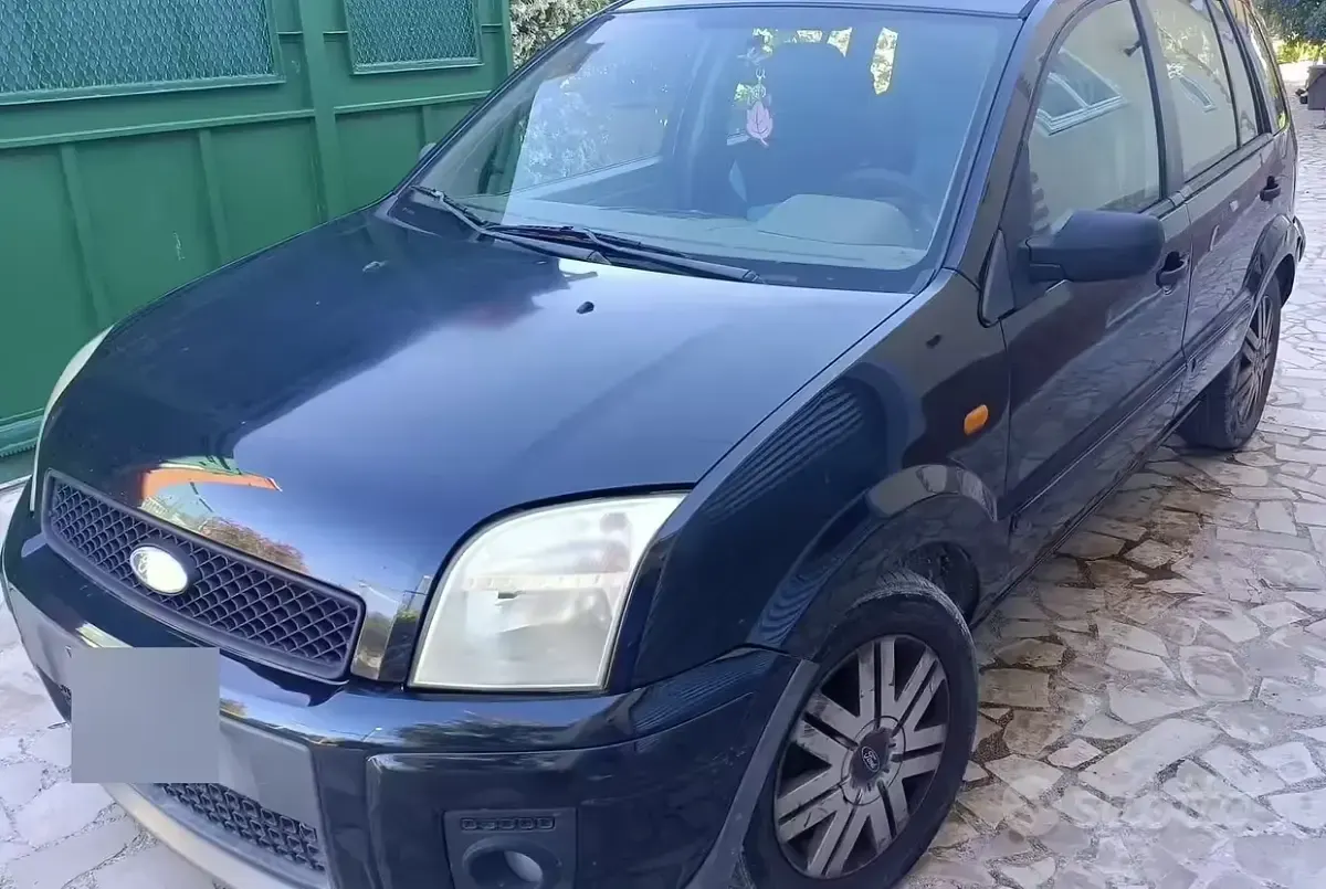 Usata Ford Fusion 68 CV (50 kW) 2003 Nero Utilitaria