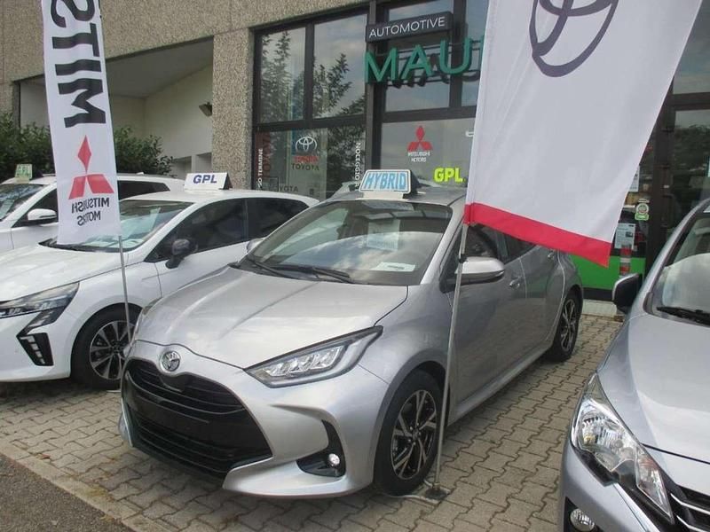 Nuova Toyota Yaris Hybrid Trend 92 CV (67 kW) 2026 Argento Berlina