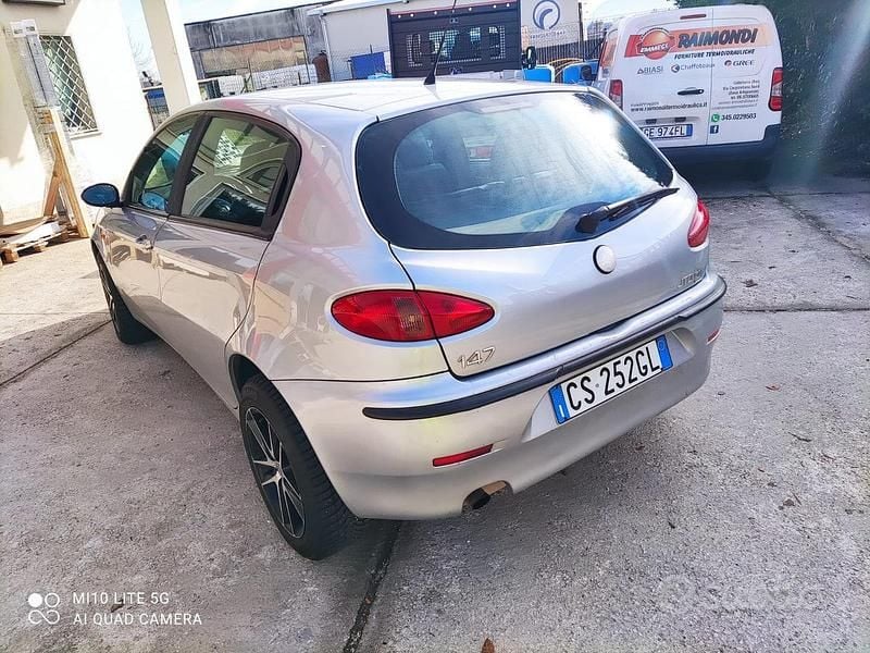 Begagnad Alfa Romeo 147 140 HK (102 kW) 2004 Halvkombi