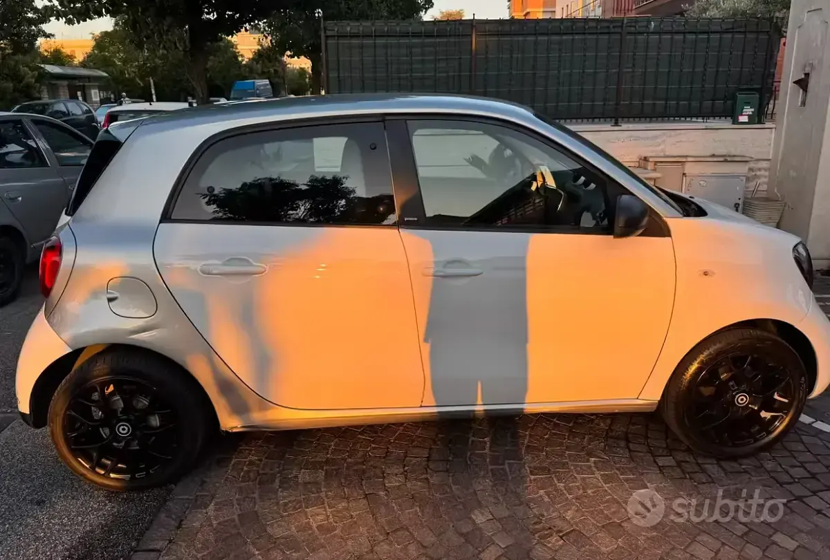 Usata Smart ForFour 75 CV (55 kW) 2017 Bianco Utilitaria