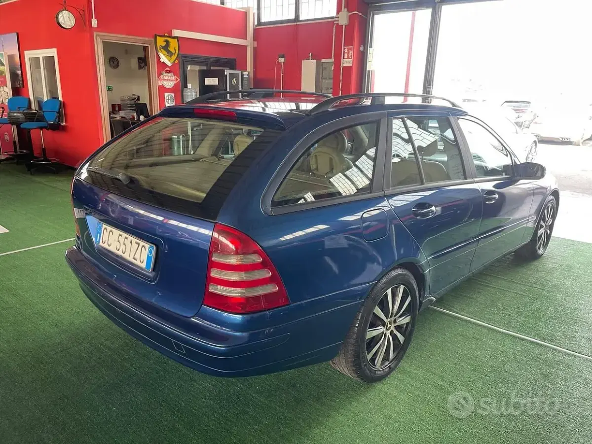 Usata Mercedes C220 143 CV (105 kW) 2003 Blu Station wagon