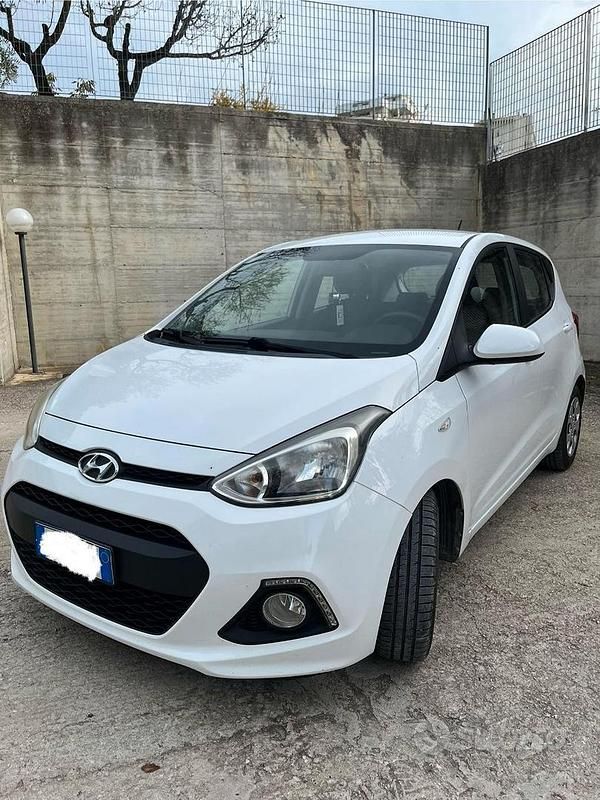 Bianco Usata 2015 Hyundai i10 Due volumi | 7400 € (Buon prezzo) - Immagine 1/4