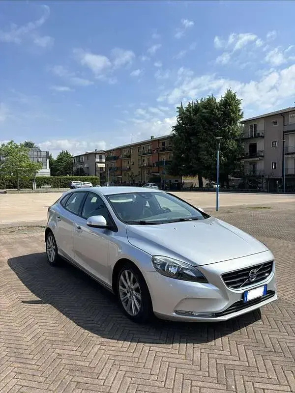 Usata Volvo V40 Momentum 114 CV (83 kW) 2012 Utilitaria