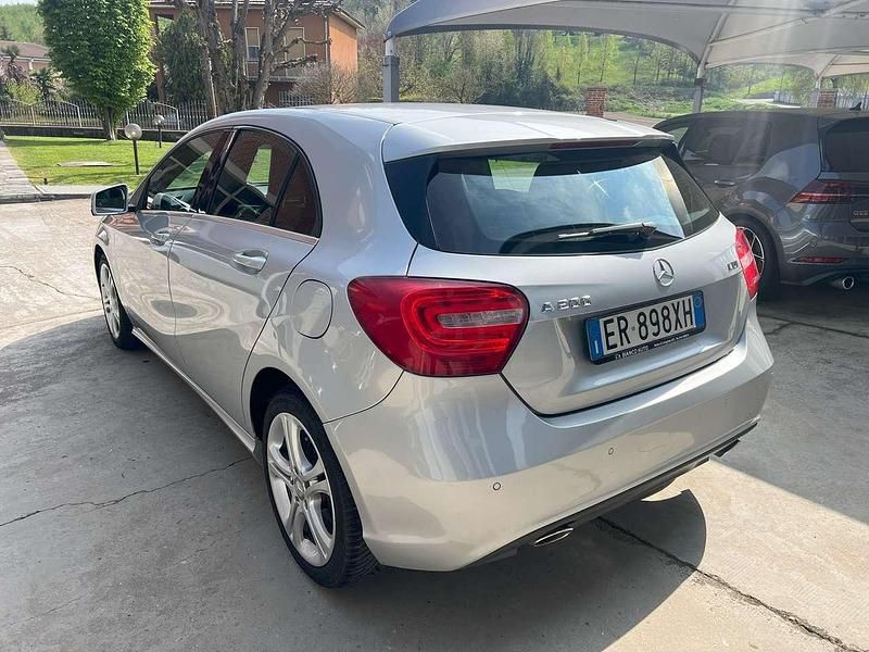 Usata Mercedes A200 136 CV (100 kW) 2013 Argento Berlina