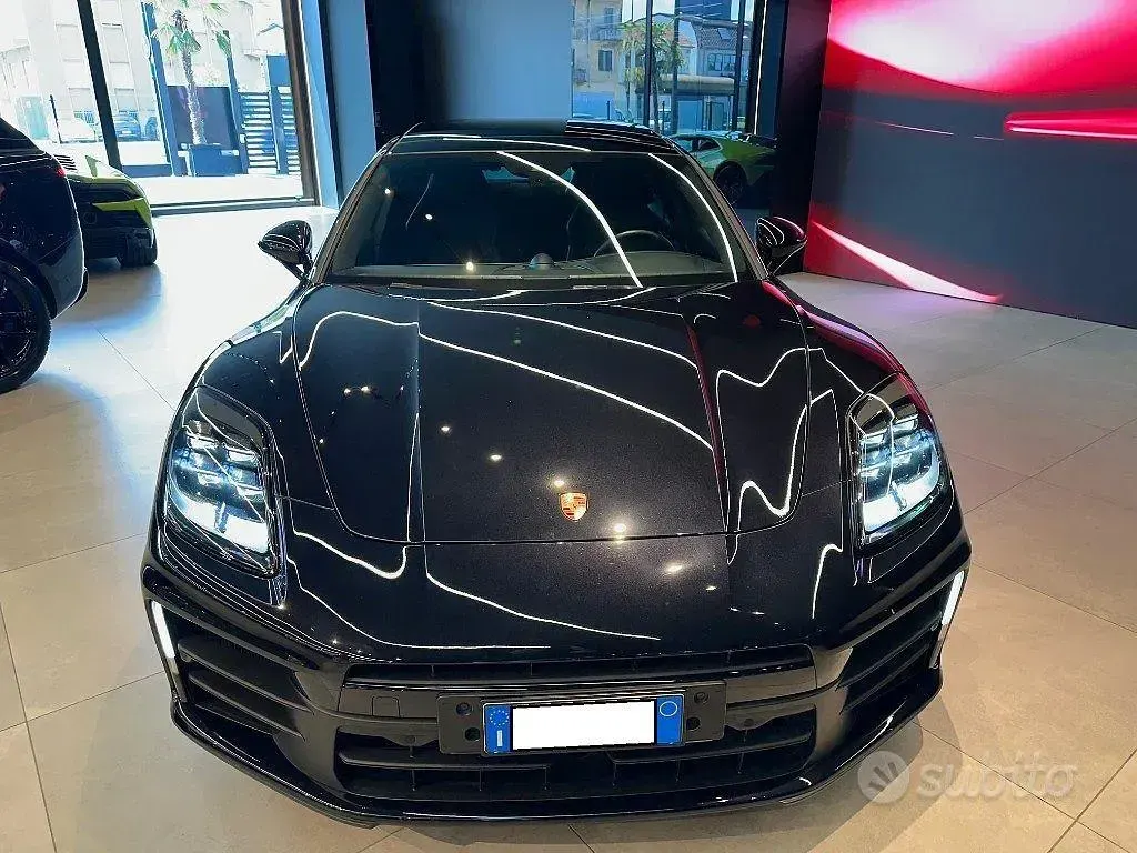 Usata Porsche Panamera 352 CV (258 kW) 2024 Nero metallizzato Utilitaria